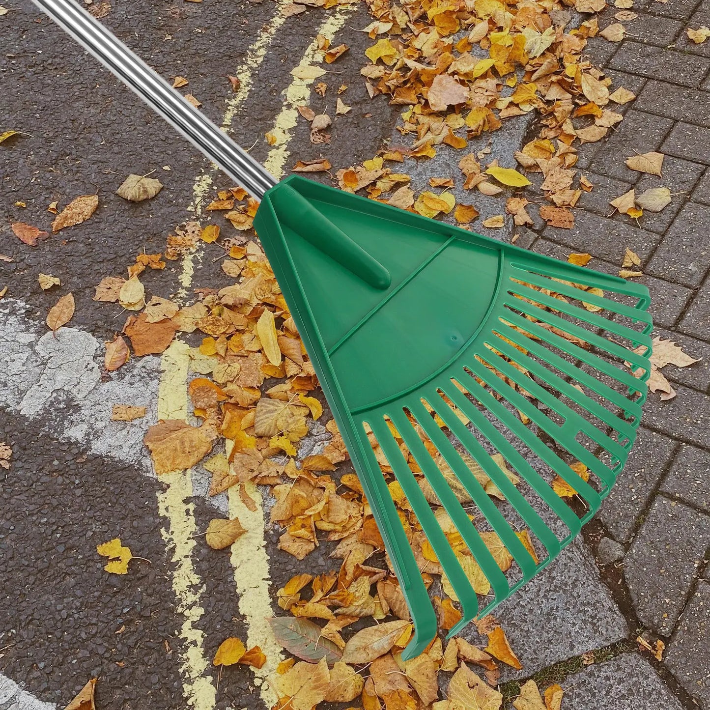 Heavy Duty Lightweight Easy Use Rake for Leaves Grass Turf and Yard Cleaning