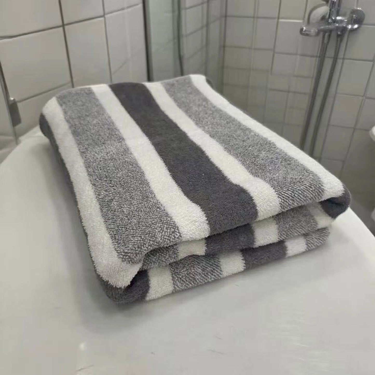 Thick bath towel, strong water absorption and quick drying, non-shedding, durable - very suitable for families.