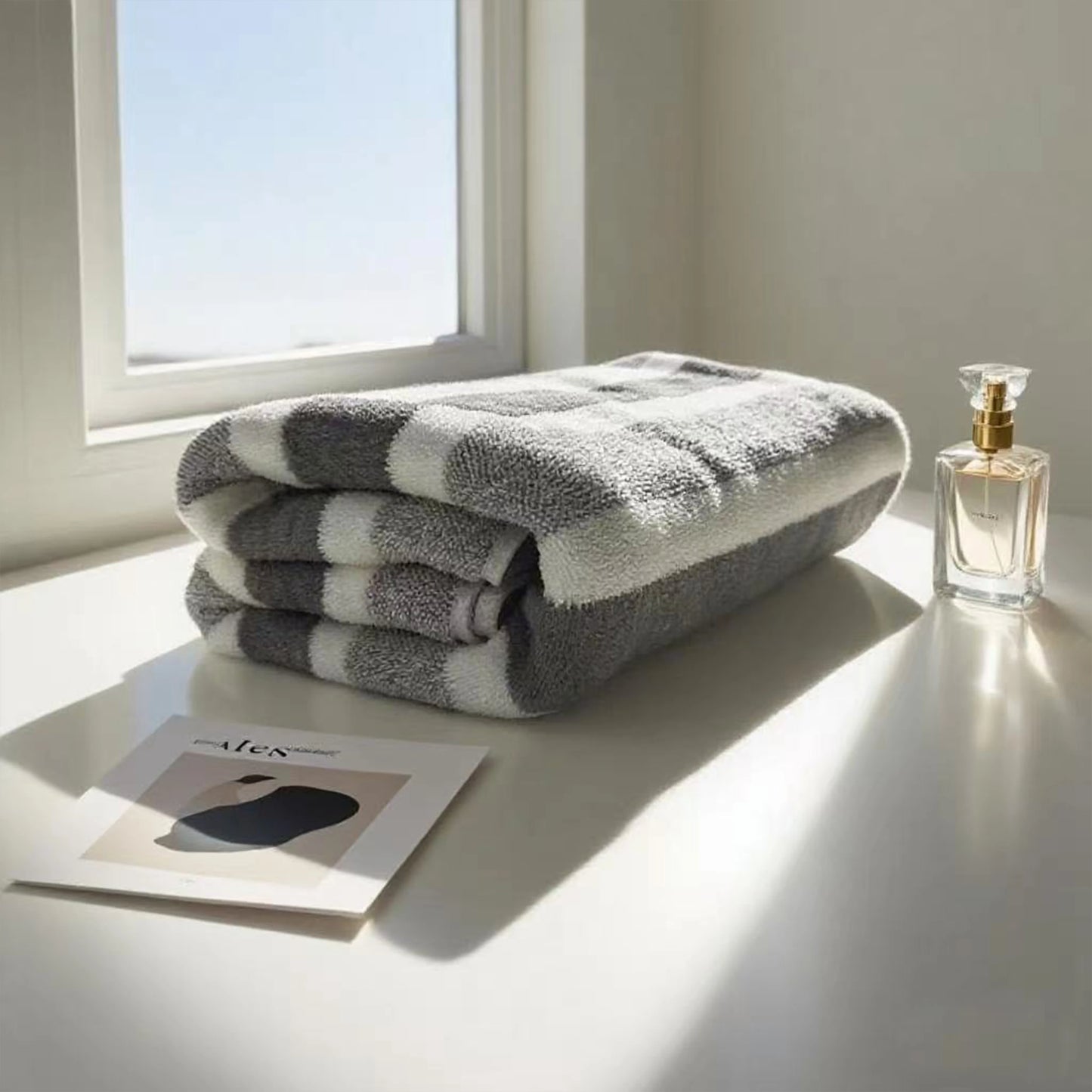 Thick bath towel, strong water absorption and quick drying, non-shedding, durable - very suitable for families.